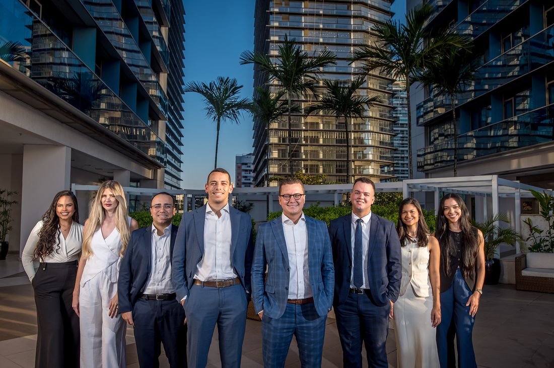 Equipe Pereira e Dutra Advogados no Absolutto Business Towers, Recreio dos Bandeirantes, Rio de Janeiro
